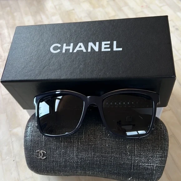 Chanel Polarized Navy Chain Sunglasses! - Picture 1 of 14